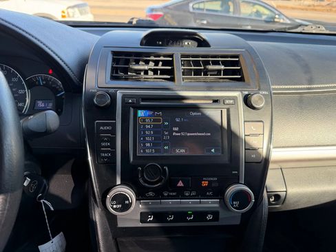 Used 2013 Toyota Camry L image 20