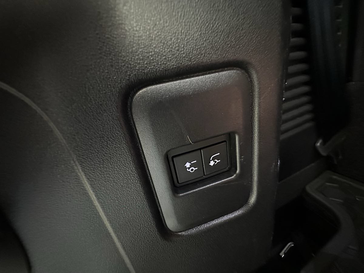 Used 2024 Land Rover Defender 130 S AWD/4WD image 23