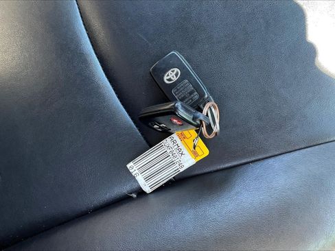 Used 2015 Toyota Prius Persona Series FWD image 33
