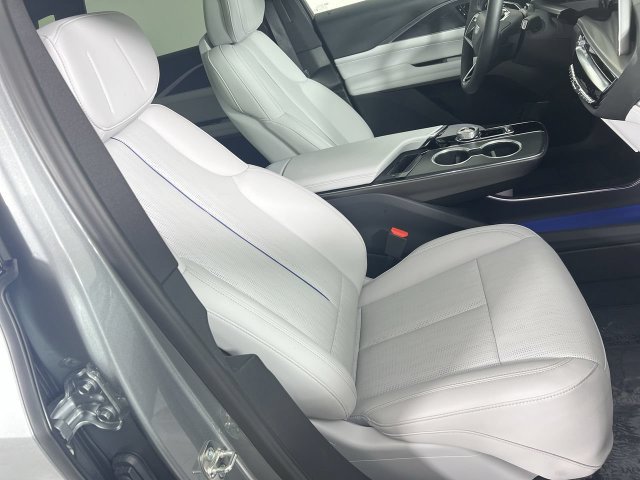 Used 2026 Cadillac Lyriq Luxury AWD/4WD image 26