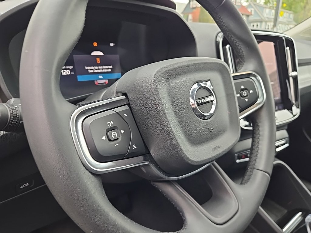 Certified 2024 Volvo XC40 B5 Plus w/ Climate Package AWD/4WD image 24