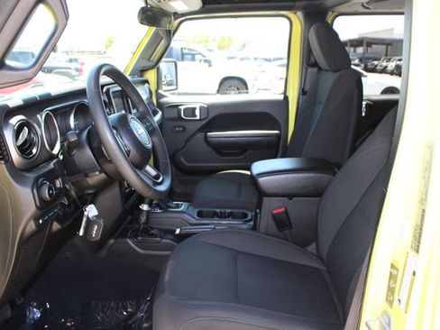 Used 2023 Jeep Wrangler Unlimited w/ Cold Weather Group AWD/4WD image 31