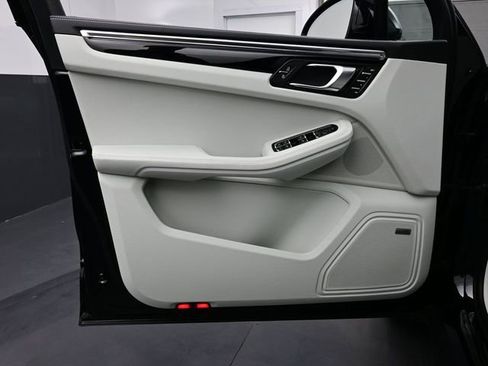 New 2026 Porsche Macan AWD/4WD image 7