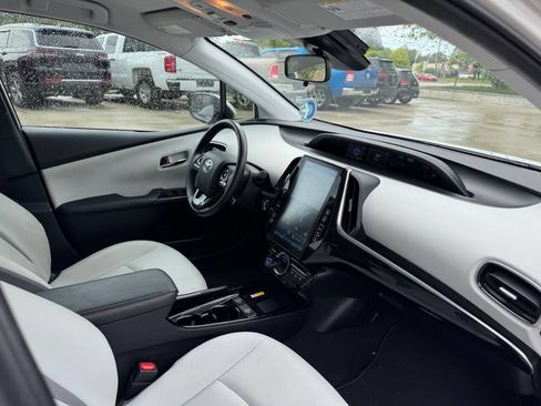 Used 2022 Toyota Prius Prime XLE FWD image 12