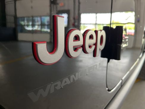 Used 2026 Jeep Wrangler Unlimited Rubicon AWD/4WD image 19