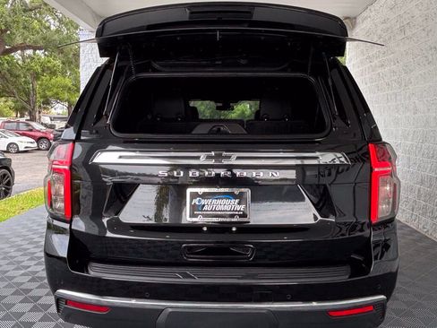 Used 2022 Chevrolet Suburban LT w/ Luxury Package AWD/4WD image 9