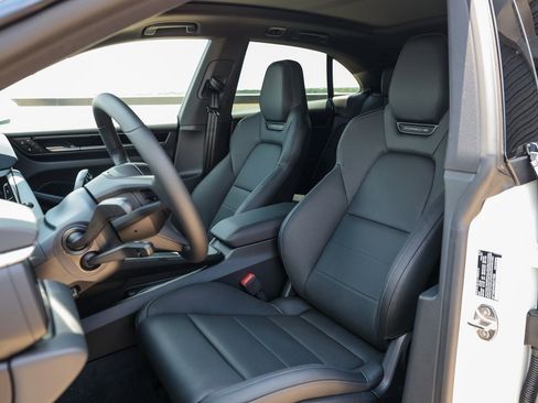 New 2025 Porsche Macan Electric RWD image 5
