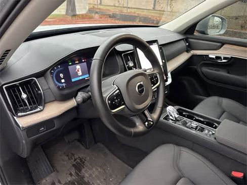 Used 2025 Volvo XC90 B6 Plus w/ Protection Package Premier image 10