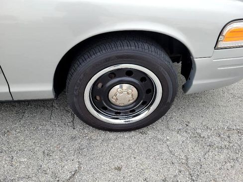 Used 2011 Ford Crown Victoria Police Interceptor w/ Comfort & Convenience Group image 6