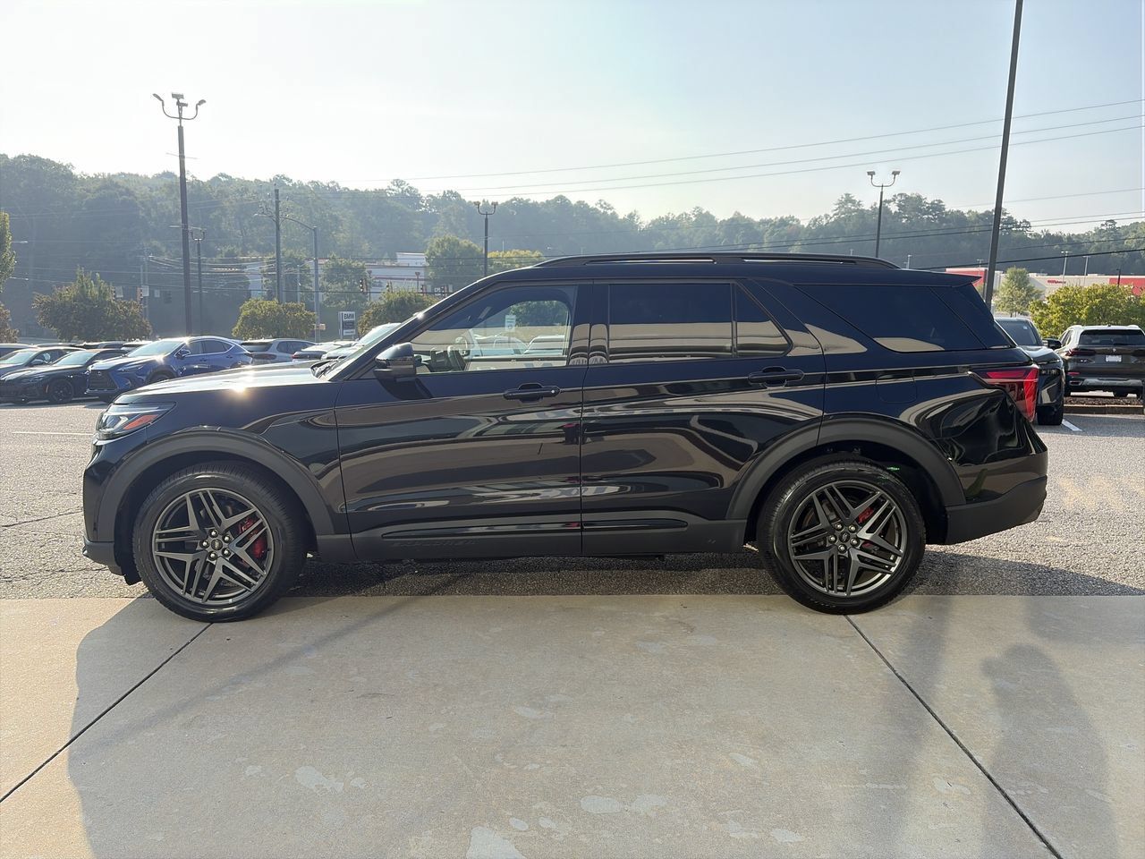 Used 2025 Ford Explorer ST AWD/4WD image 5