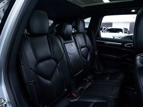 Used 2016 Porsche Cayenne AWD/4WD image 23