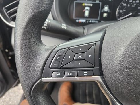 Used 2024 Nissan Kicks SV image 8