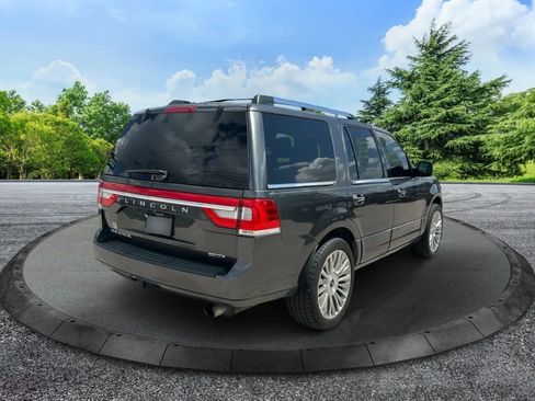 Used 2016 Lincoln Navigator Select image 6