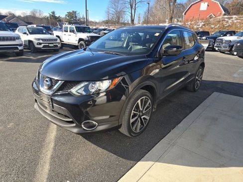 Used 2017 Nissan Rogue Sport SL image 3