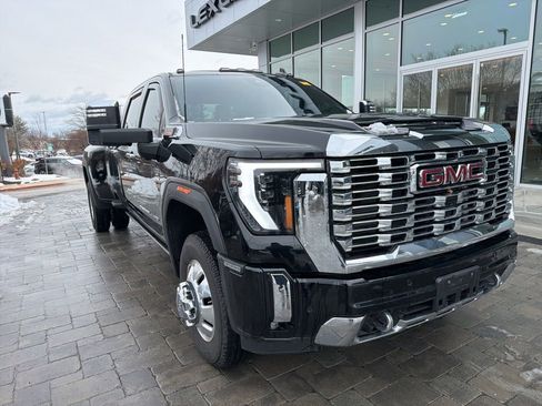 Used 2024 GMC Sierra 3500 Denali w/ Denali Reserve Package image 2