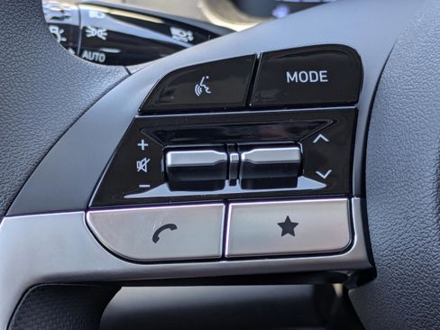New 2026 Hyundai Elantra SE FWD image 17