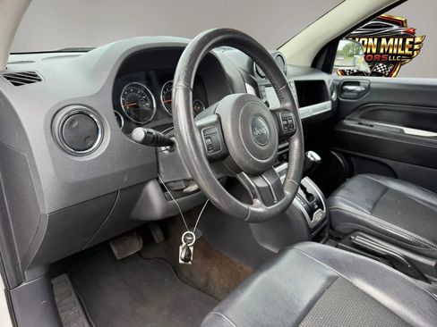 Used 2014 Jeep Compass Latitude w/ Sun/Sound Group FWD image 17