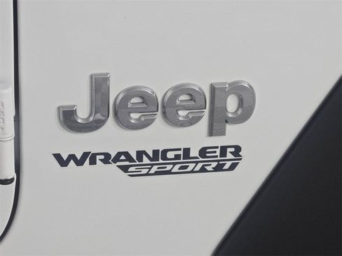 Used 2018 Jeep Wrangler Sport image 12
