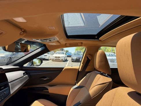 Used 2025 Lexus ES 350 w/ Premium Package FWD image 20
