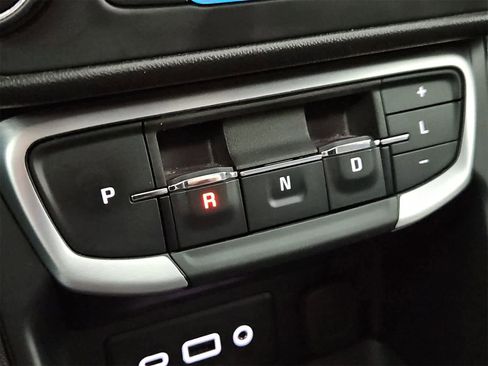 Used 2024 GMC Terrain SLE image 32