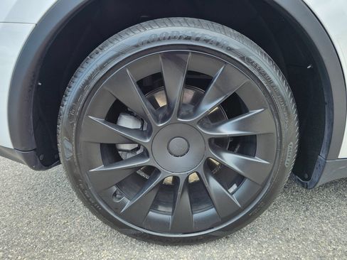 Used 2023 Tesla Model Y Long Range AWD/4WD image 30