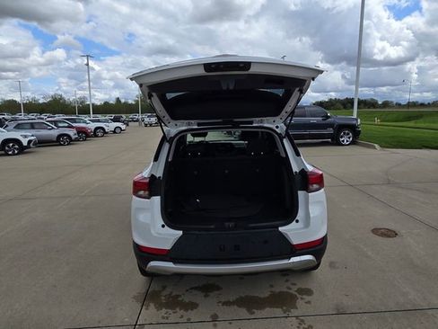 Used 2025 Chevrolet TrailBlazer LT AWD/4WD image 4