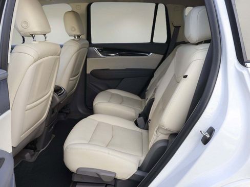 Used 2022 Cadillac XT6 Premium Luxury image 12