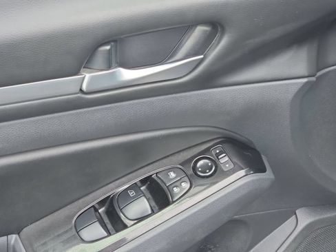 Used 2023 Nissan Altima 2.5 SV FWD image 12