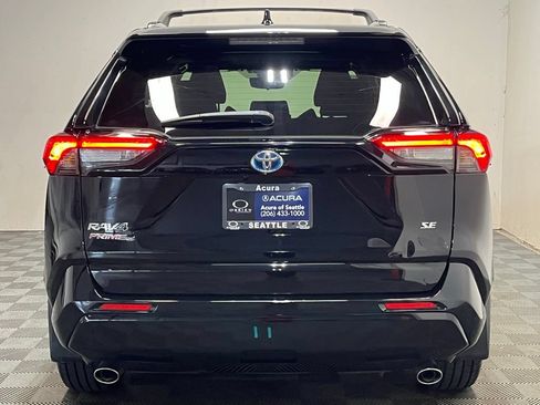 Used 2022 Toyota RAV4 SE w/ Weather & Moonroof Package AWD/4WD image 21