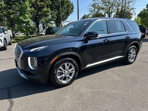 Certified 2022 Hyundai Palisade SE w/ Cargo Package AWD/4WD image 2
