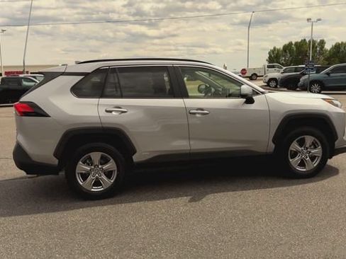 Used 2025 Toyota RAV4 XLE w/ Convenience Package AWD/4WD image 9