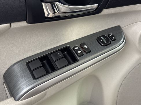 Used 2014 Toyota Camry XLE w/ Leather Package image 19