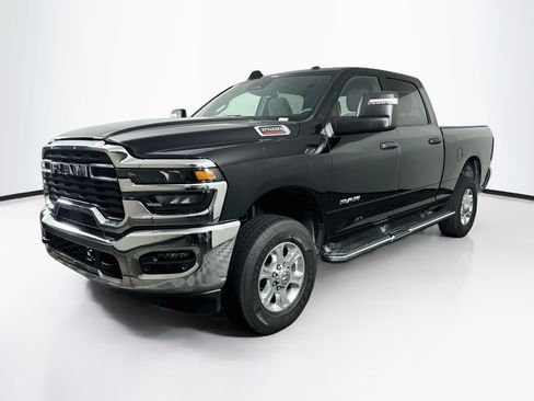 Used 2025 RAM 2500 Big Horn AWD/4WD image 3