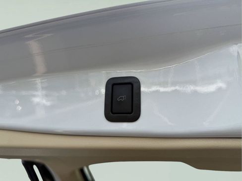 Used 2019 Toyota Highlander XLE AWD/4WD image 28