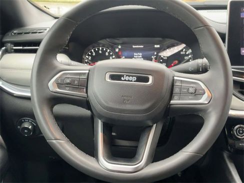 Used 2023 Jeep Compass Limited image 18
