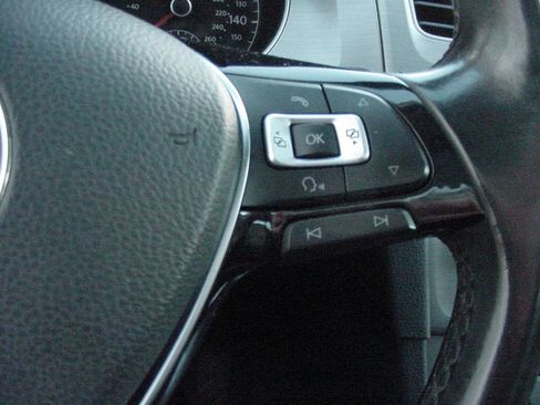 Used 2016 Volkswagen Golf Limited Edition image 8