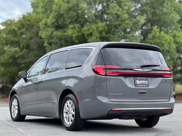 Used 2023 Chrysler Pacifica Touring-L FWD image 7