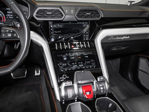 Used 2020 Lamborghini Urus image 32