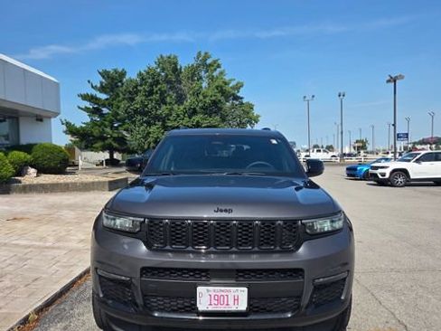 Used 2025 Jeep Grand Cherokee L Limited w/ Black Appearance Package AWD/4WD image 2