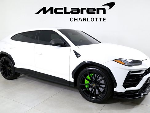 Used 2022 Lamborghini Urus AWD/4WD image 2