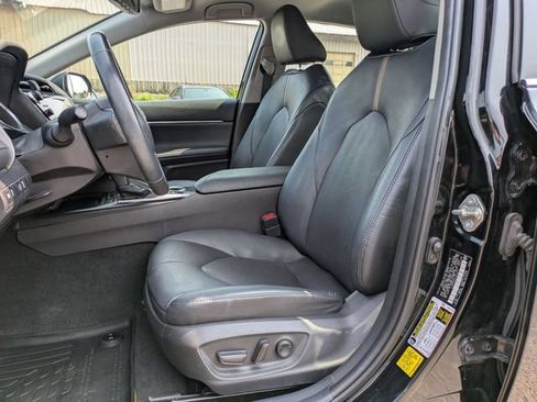 Used 2020 Toyota Camry XLE FWD image 7