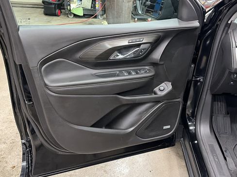 Certified 2024 GMC Terrain SLT w/ Infotainment Package II image 7