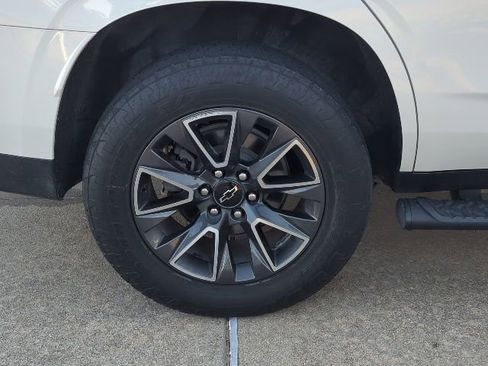 Certified 2021 Chevrolet Tahoe Z71 w/ Luxury Package image 3