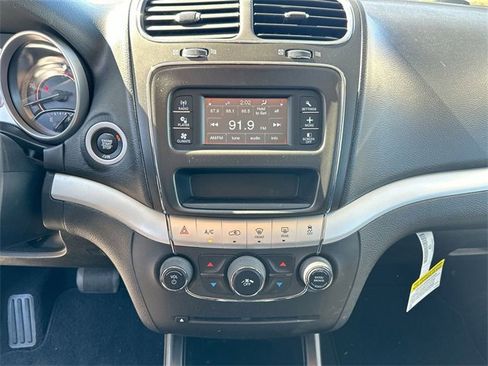 Used 2017 Dodge Journey SE image 19