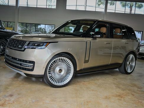 Used 2025 Land Rover Range Rover SE AWD/4WD image 1