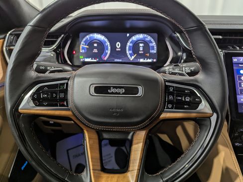 Used 2025 Jeep Grand Cherokee L Summit AWD/4WD image 18