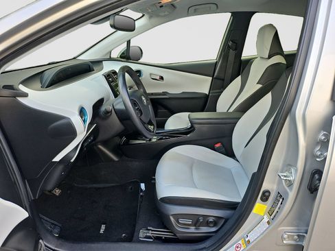 Used 2020 Toyota Prius XLE FWD image 20