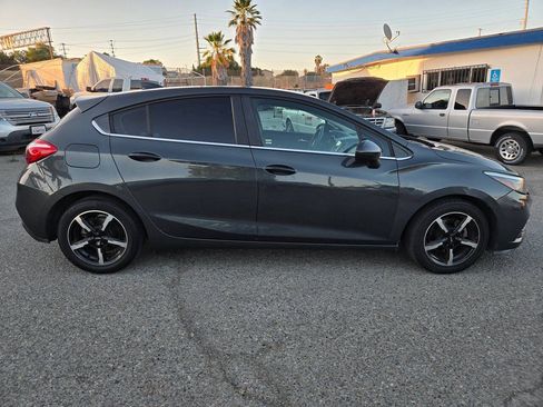 Used 2017 Chevrolet Cruze LT FWD image 19