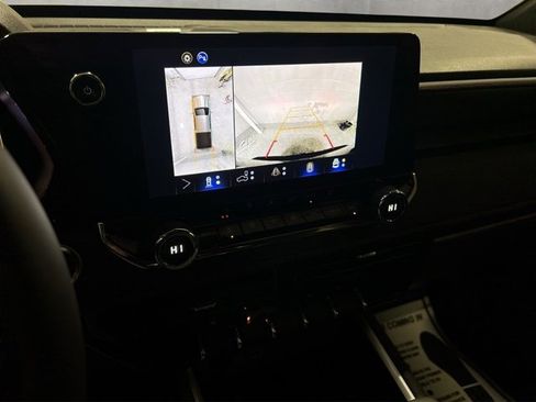 Used 2025 Chevrolet Colorado Z71 w/ Technology Package image 17