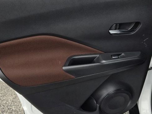 Certified 2023 Nissan Kicks SR FWD image 10